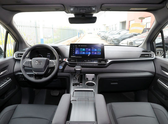 MPV Toyota Sienna di seconda mano con motore aspirato e fari a LED