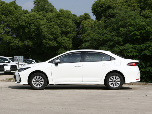 Veicolo elettrico ibrido a prezzi accessibili e Toyota Corolla