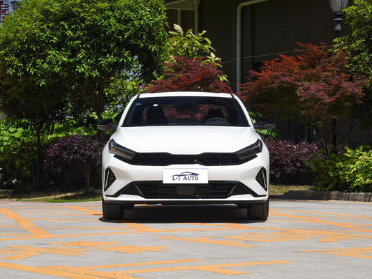 2024 KIA K3 Economy EV Car Compact Sedan Auto con autonomia di 410 km e velocità massima di 165 km/h