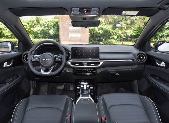 2024 KIA K3 Economy EV Car Compact Sedan Auto con autonomia di 410 km e velocità massima di 165 km/h