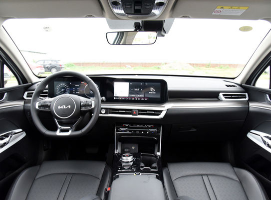 KIA K5 Auto a benzina turbo con potenza massima 100-150PS 5 posti 5 porte