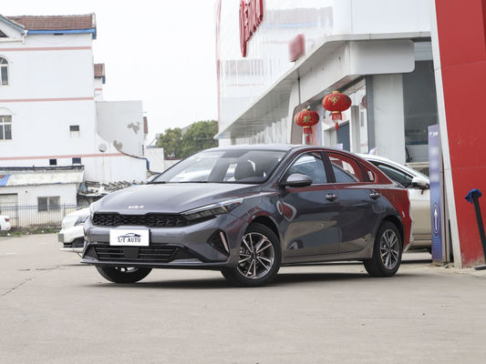 2024 Economy Auto a benzina KIA K3 auto compatta berlina Auto a benzina con e sedie in pelle