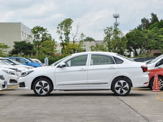 2024 Dongfeng Fengshen E70 Auto elettrica conveniente con tempo di ricarica di 0,5 ore e 5 posti