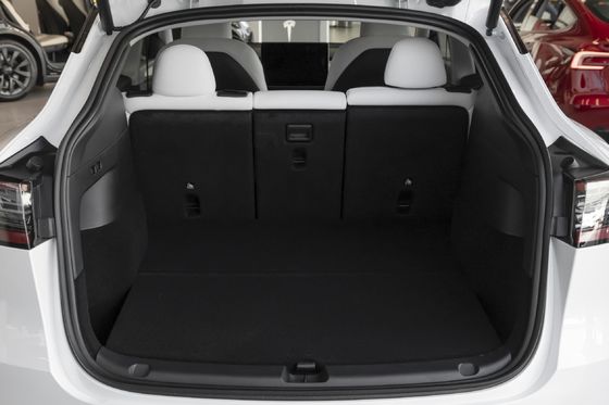 Veicolo energetico 2024 Tesla Model Y con batteria da 78,4KWH e motore da 331kw
