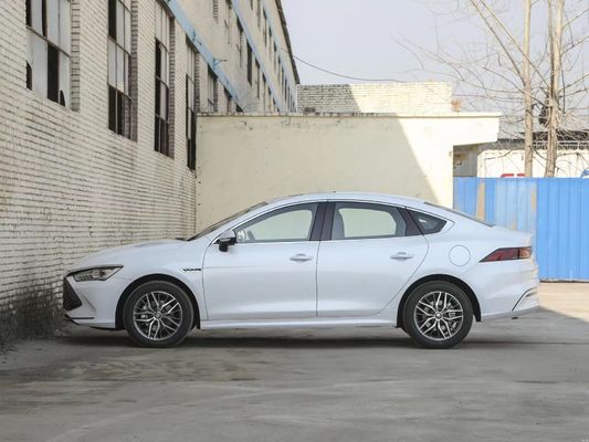 2024 BYD Qin PLUS DM-i 55KM Champion Edition Batteria Veicolo elettrico in nero