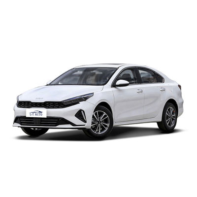2024 KIA K3 Auto a benzina a timone sinistro guida automatica berlina con e fari a LED