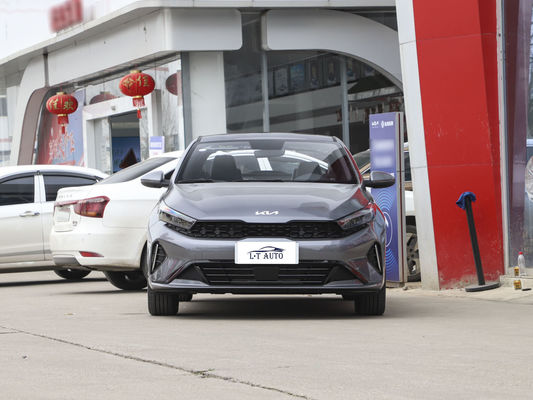 2024 KIA K3 Auto a benzina a timone sinistro guida automatica berlina con e fari a LED