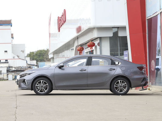 2024 KIA K3 Auto a benzina a timone sinistro guida automatica berlina con e fari a LED