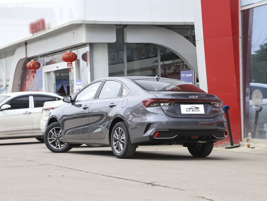 2024 KIA K3 Auto a benzina a timone sinistro guida automatica berlina con e fari a LED