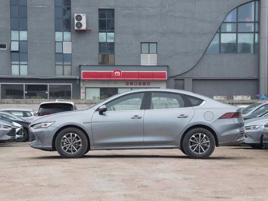 2023 BYD Tang Song Yuan 4 porte 5 posti con batteria al litio ferro fosfato