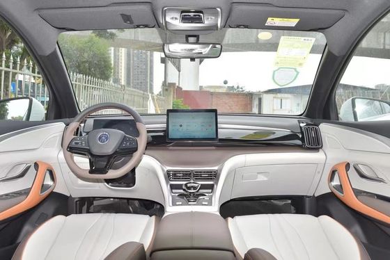 Auto BYD EV grigio con 71KM di autonomia e velocità massima di 170 Km/h 2024 Modello SONG Pro Champion