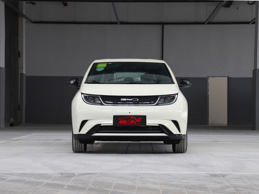 Guida verde resa facile con BYD Dolphin EV 405 km di autonomia elettrica pura e ricarica veloce