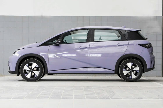 Guida verde resa facile con BYD Dolphin EV 405 km di autonomia elettrica pura e ricarica veloce