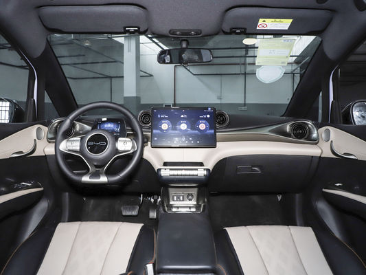 Guida verde resa facile con BYD Dolphin EV 405 km di autonomia elettrica pura e ricarica veloce