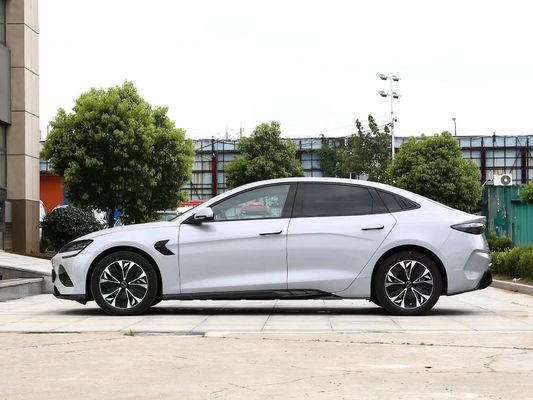 BYD SEAL La perfetta combinazione di stile e prestazioni in una versione 4WD da 650 km