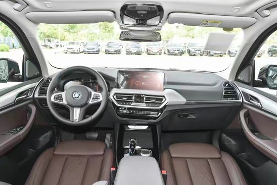 BMW iX3 pattuglia elettrica 4 o 5 posti potenza massima 286ps coppia totale 400Nm