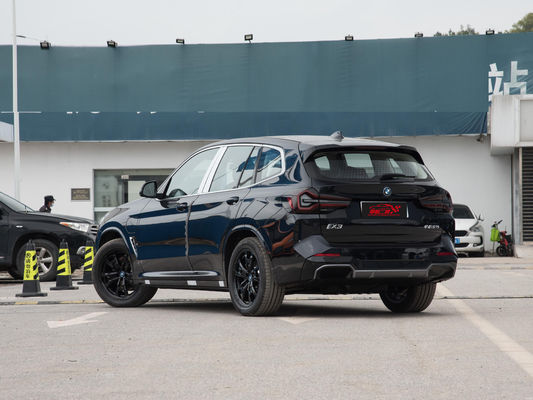 BMW iX3 pattuglia elettrica 4 o 5 posti Potenza totale 210kw Velocità massima 180kw/h