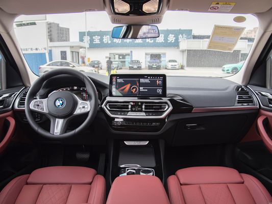 BMW iX3 pattuglia elettrica 4 o 5 posti Potenza totale 210kw Velocità massima 180kw/h