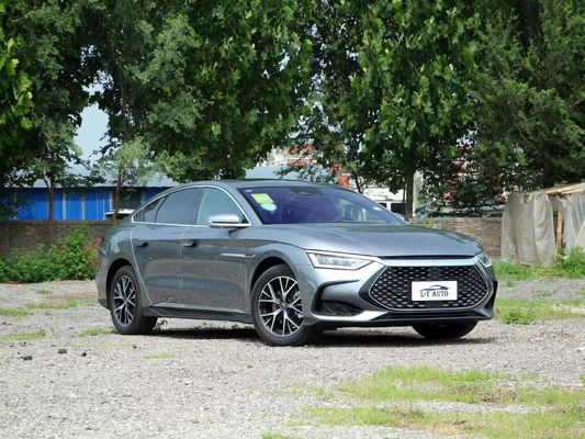 5 posti BYD Han EV Plug-in Hybrid Power Vehicle con autonomia di 700 km e passo tra le ruote di 2920 mm
