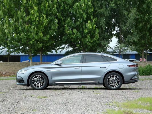 5 posti BYD Han EV Plug-in Hybrid Power Vehicle con autonomia di 700 km e passo tra le ruote di 2920 mm