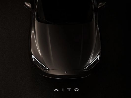 SUV a 5 porte e 5 posti HUAWEI Auto M5 High End Electric Car SUV con velocità massima 190 km/h