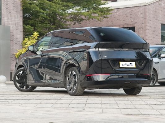Gran famiglia MPV Xpeng X9 elettrico 702KM NEDC Ultra Long Range 7 posti Veicolo energetico