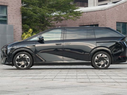 Xpeng X9 è la migliore auto elettrica MPV grande con 702 km ultra lungo raggio e tempo di ricarica veloce