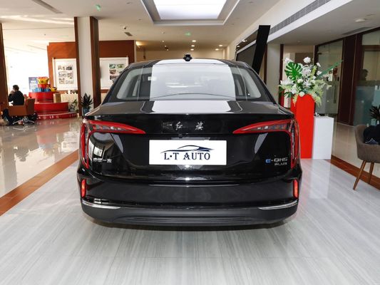 Comodo ed elegante Hongqi E-Qm5 Auto elettrica pura di medie dimensioni con passo tra le ruote di 2990 mm