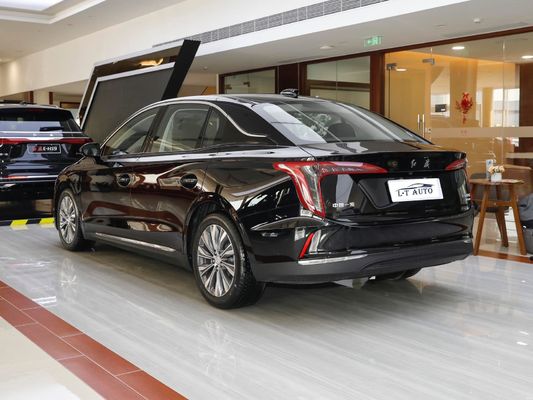 Comodo ed elegante Hongqi E-Qm5 Auto elettrica pura di medie dimensioni con passo tra le ruote di 2990 mm