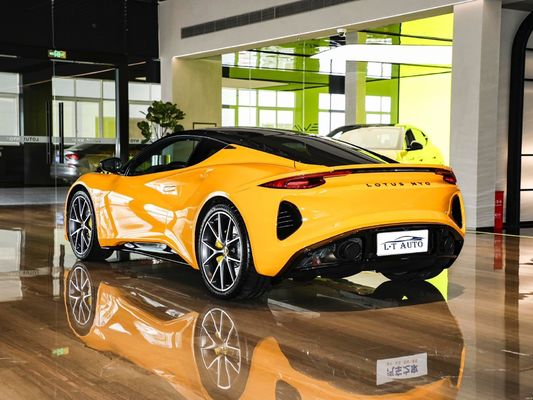 Lotus Emira La perfetta combinazione di prestazioni e stile in una supercar 2 2 layout