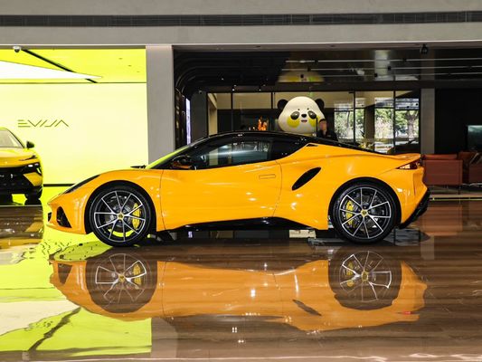 Lotus Emira La perfetta combinazione di prestazioni e stile in una supercar 2 2 layout