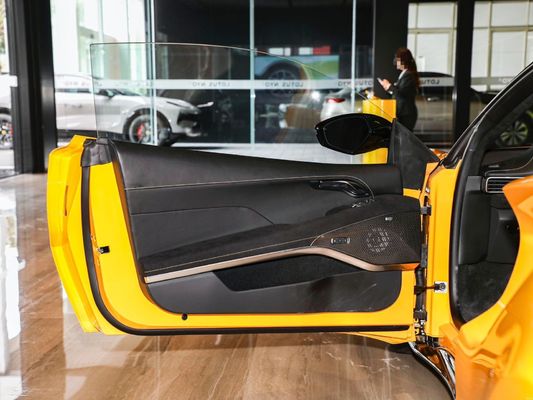Lotus Emira Sport Car Scatenando il pieno potenziale dell'elettricità al litio ternario
