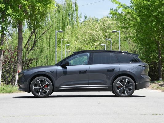 2024 NIO ES6 SUV elettrico a quattro ruote con autonomia di 625 km e esperienza passeggeri a 5 posti