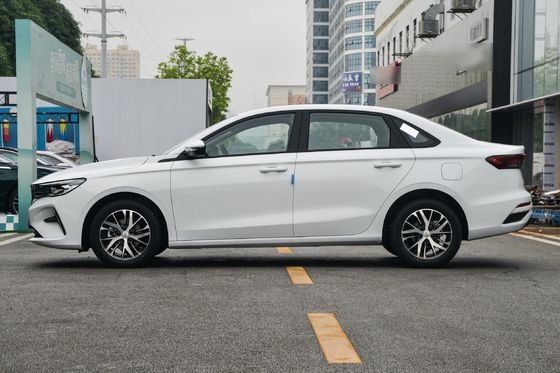 S Modello 2024 Geely 5 posti Sedana 1.5l 1.8l Benzina Sedana a benzina con motore turbo