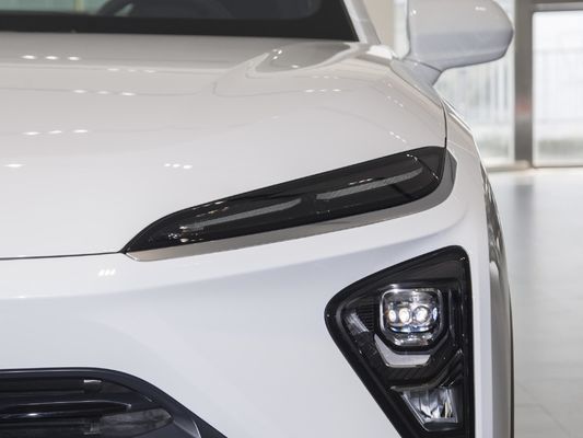 Auto elettrica pura NIO con batterie ternarie al litio e al litio ferro fosfato
