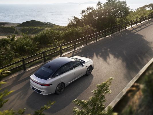 Esperienza di lusso ed efficienza con Xpeng P5 P7 X9 Pure Electric Car NEDC 500KM