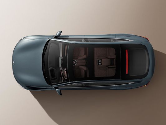 Scopri la potenza della ricarica veloce a lungo raggio e dell'intelligenza energetica di Changan A07
