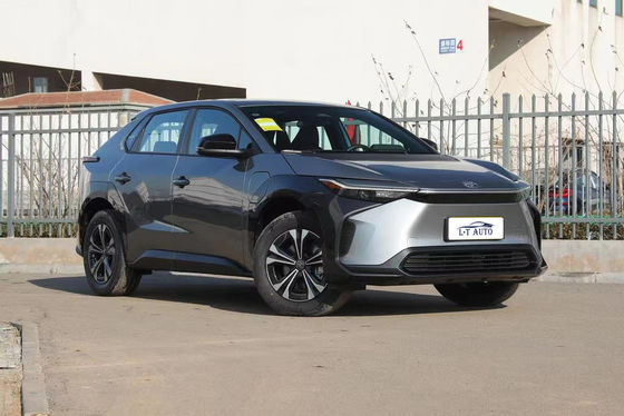 5 posti a sedere e lunga autonomia La combinazione perfetta nel 2023 Toyota bZ4X Electric Car