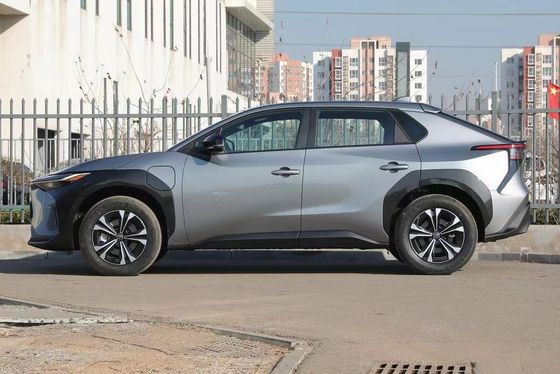 5 posti a sedere e lunga autonomia La combinazione perfetta nel 2023 Toyota bZ4X Electric Car