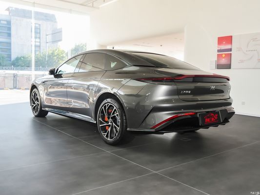 Zhiji IM LS7 SUV ibrido 70kWh Capacità della batteria 6.5s Accelerazione per veicolo elettrico