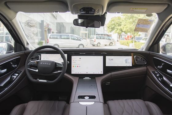 2023 2024 Exeed VX SUV ad alta configurazione con display a tre schermi e cambio automatico