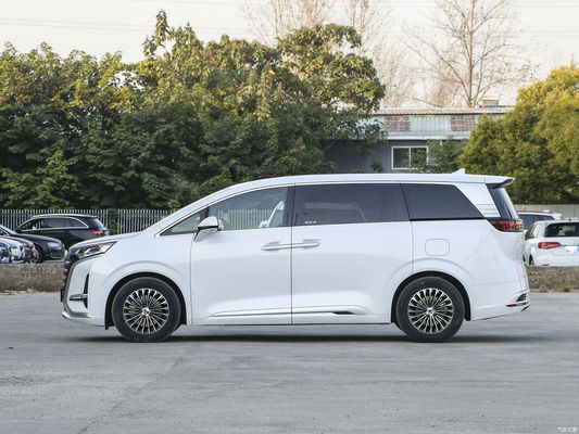 DENZA D9 MPV di lusso Il rivoluzionario veicolo elettrico 4WD con batteria da 103,36 kWh