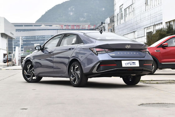 Carburante e FWD Drive Hyundai Elantra Piccola auto di famiglia con sospensione posteriore a fascio di torsione