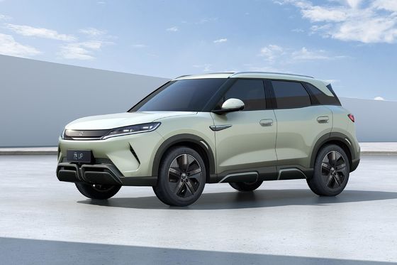 401KM Long Range Lithium Iron Phosphate Battery BYD YUAN UP 2WD Piccolo SUV EV per il tuo