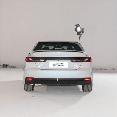 Hybrid Benzina Toyota Camry Sedan Euro VI Emissioni standard 2024 Veicoli 0km Auto usata