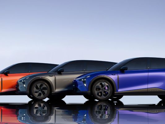 272 CV elettrici Geely Jiyue 01 Medium Large Sports Coupe SUV Performance di auto elettrica