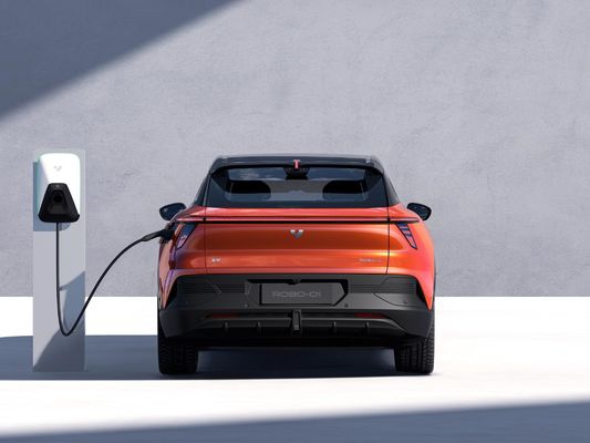 Geely Jiyue 01 Batteria al litio ternaria a doppio motore 4WD SUV di lusso AI Car Robot EV 2024