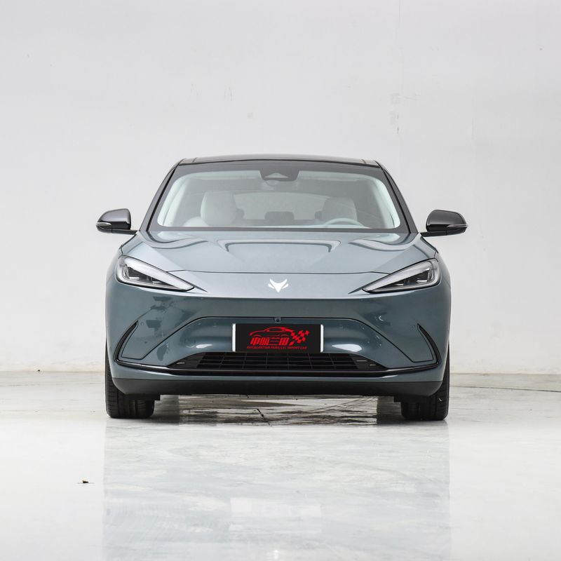 Polar Fox Alpha T ARCFOX S SUV 5 porte 5 posti con potenza massima di 160 kW e autonomia di 700 km